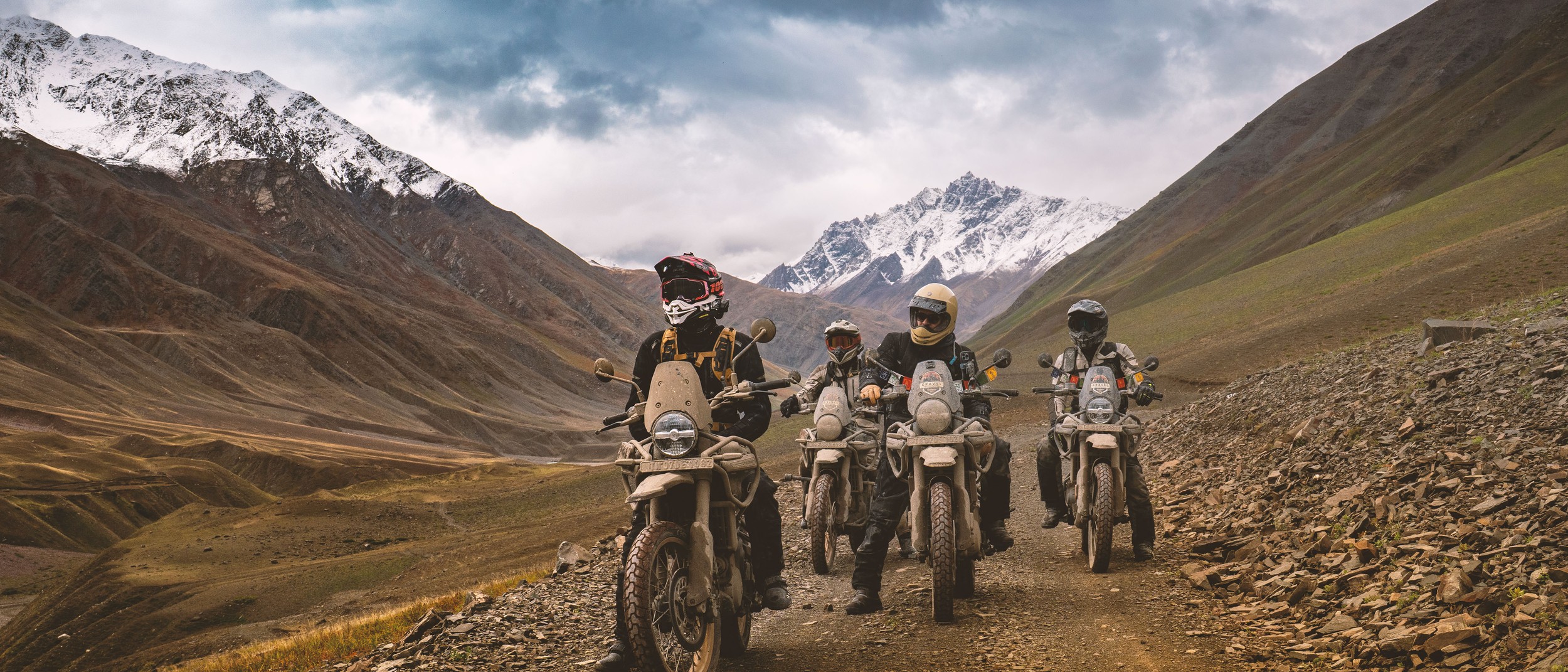 Motorradfahrer im Gebirge
