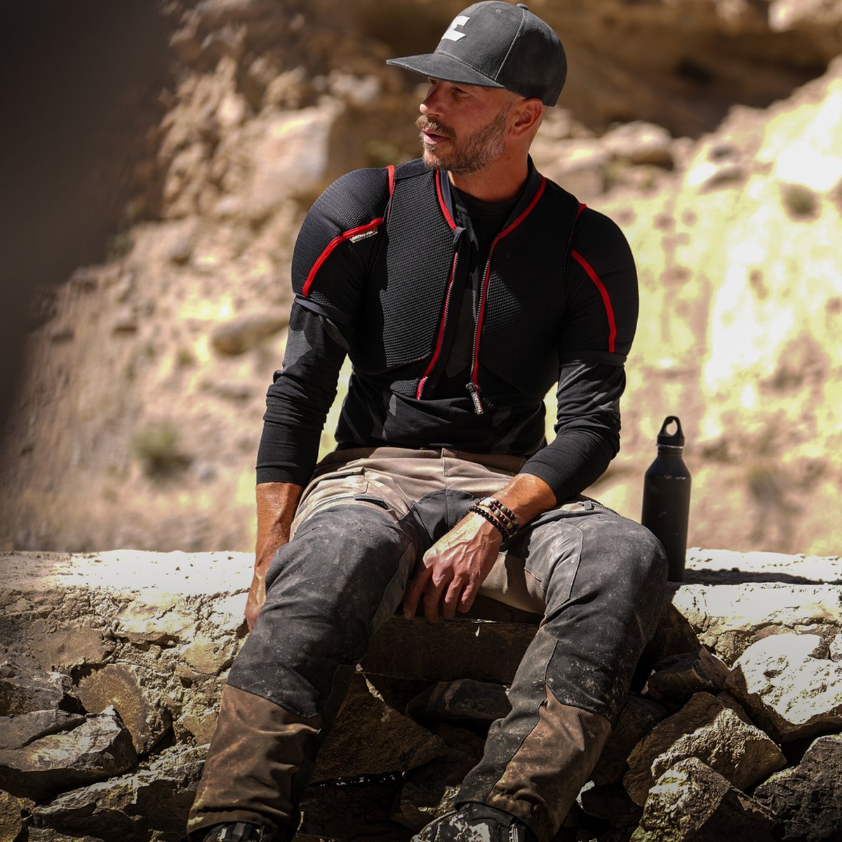 Motorradfahrerin mit PANAMERICANA II Lady Jacke