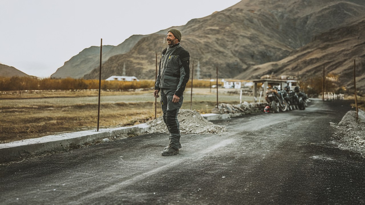 Motorradfahrer in Montenegro auf den Bergen