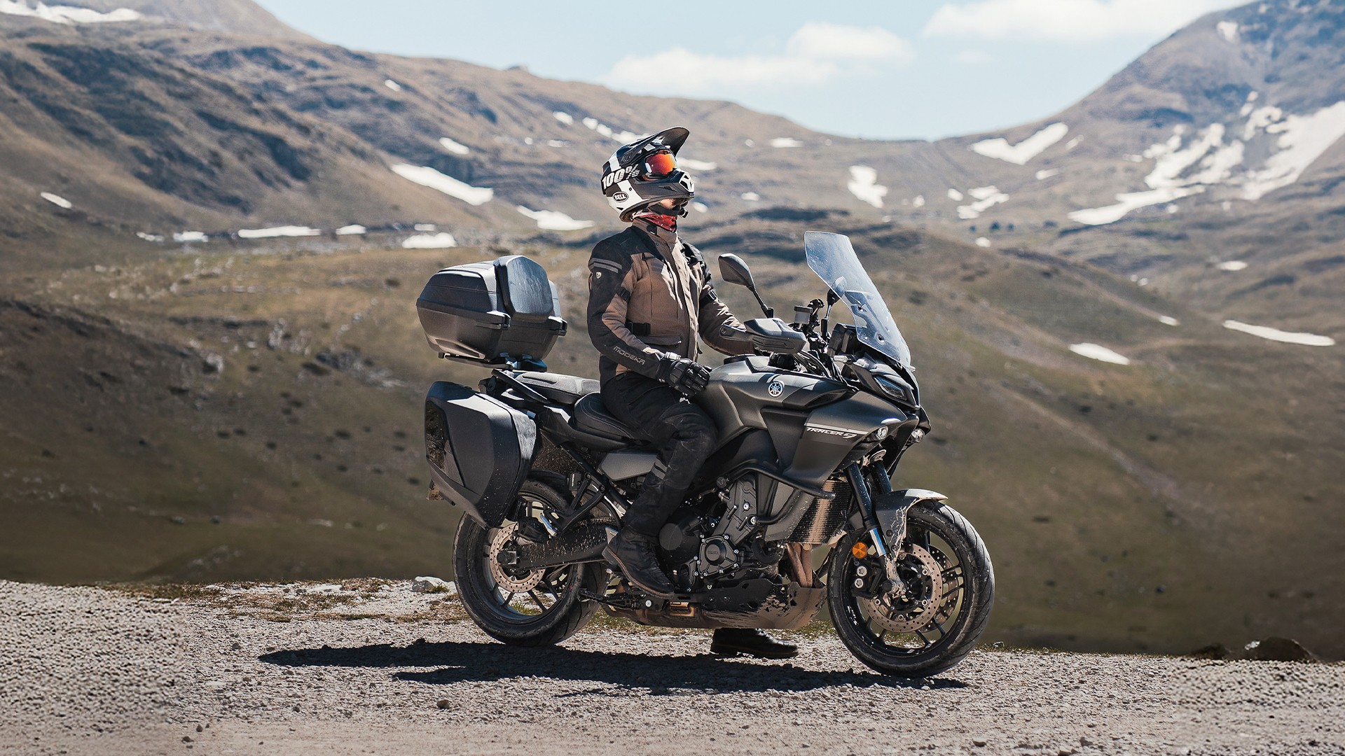 Motorradfahrer in Montenegro auf den Bergen