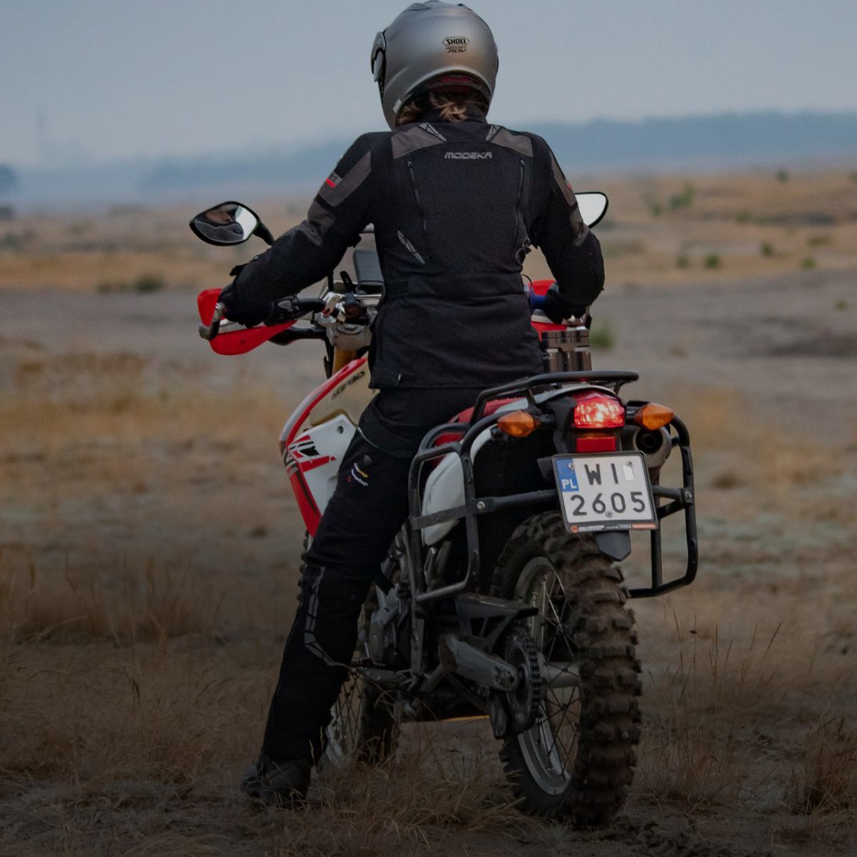 Motorradfahrer mit ATLAZ Handschuhe
