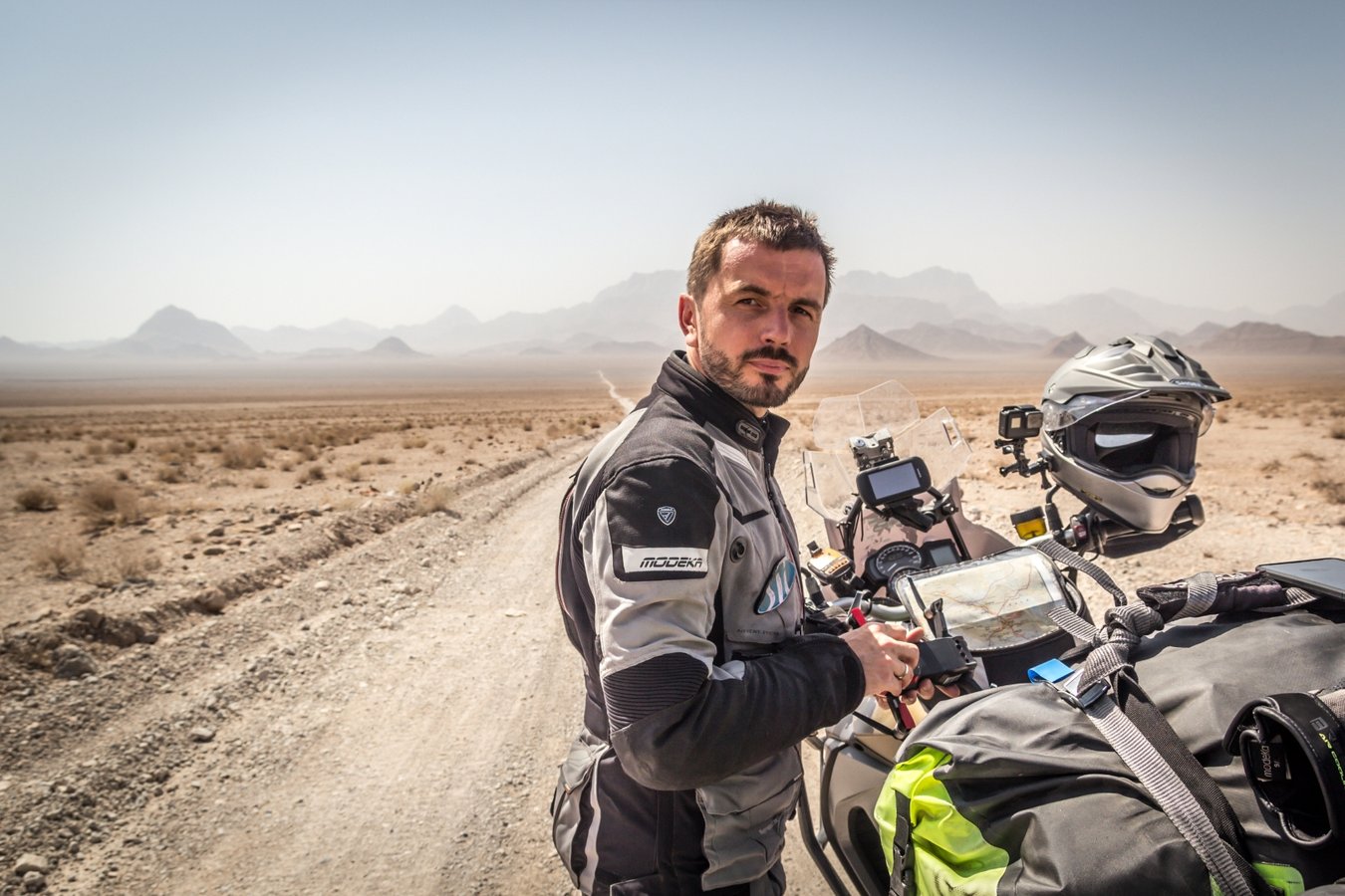 ON THE ROAD WITH MODEKA | EINMAL UM DIE WELT - Bild